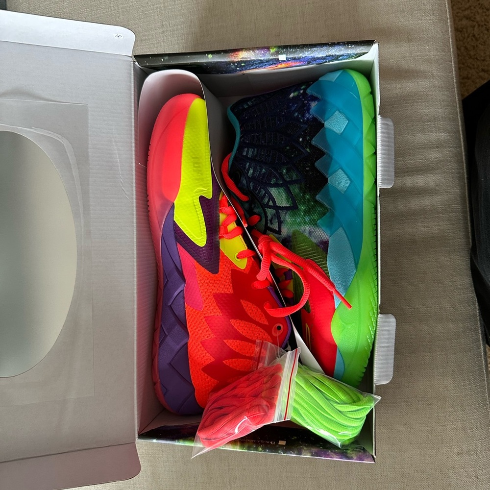 Size 11.5 Lamelo Ball basketball shoes
